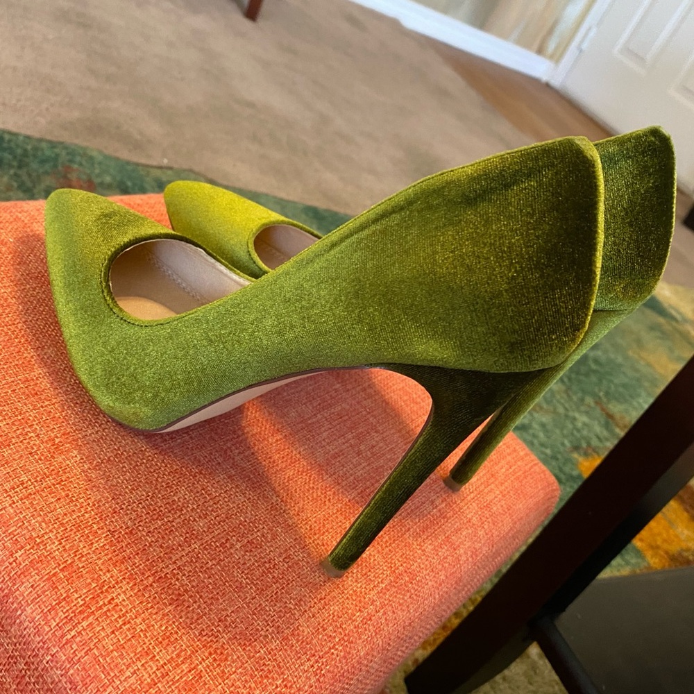 SOLD-Green Velvet High Heeled Pumps